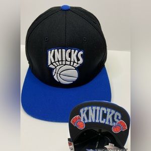 New York Knicks Cap Black Blue Snapback Mitchell & Ness NBA Logo Under Bill